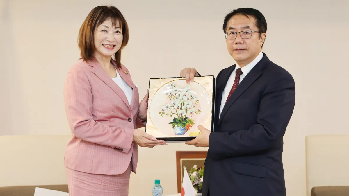 日本茨城縣土浦市甫跟台南市締結為友誼城市,市安藤真理子市長旋在7月中旬率團來訪,體驗台南的自行車道。(圖/台南市府提供)