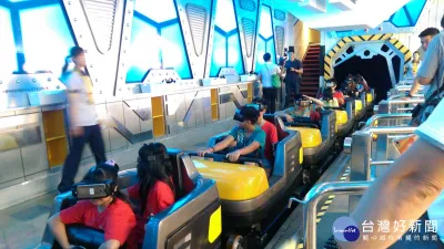 玩翻天 偏鄉家扶童鮮體驗VR雲霄飛車
