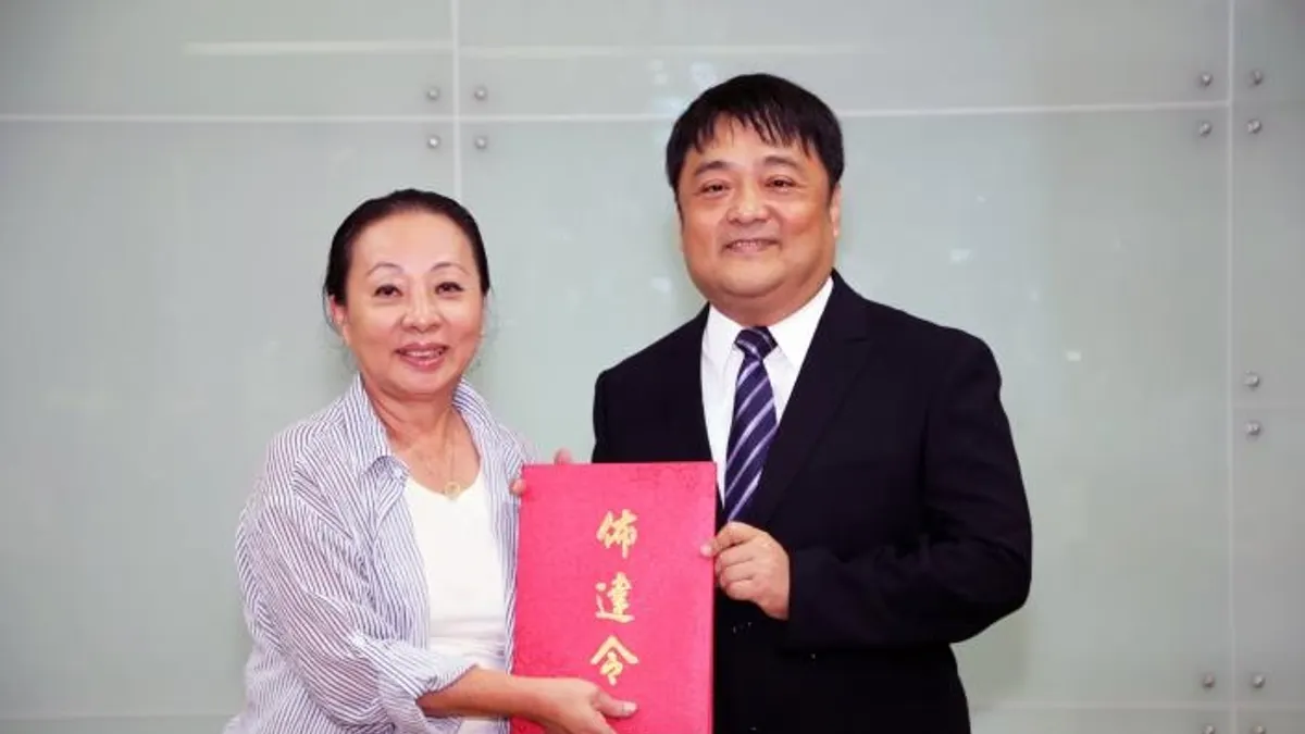 林學堅接任嘉縣經發處長 張花冠期許為產業注活力 林學堅接任嘉縣經發處長 張花冠期許為產業注活力