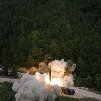 圖為2022台海危機,中共軍演鎖台,解放軍對台灣海域發射飛彈(AP) 圖為2022台海危機,中共軍演鎖台,解放軍對台灣海域發射飛彈(AP)