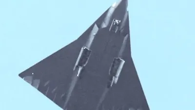 近日有關中國第6代戰鬥機試飛的各種影片與照片在網路瘋傳,引發外界高度議論。(翻攝自X@clashreport)