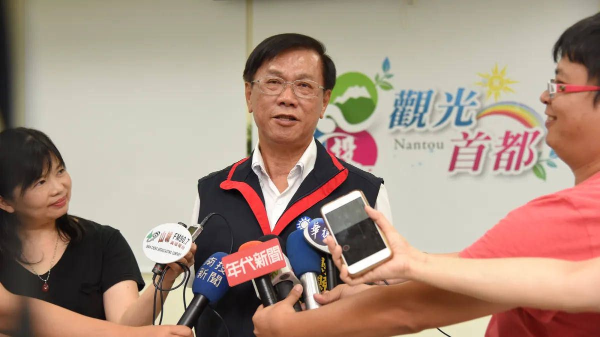 南投縣長林明溱對於雜誌的民調滿意度提升,認為是縣民對縣府的肯定。(圖/南投縣政府提供)