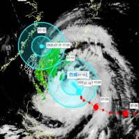 台風9号(バービー)は11日に台湾へ最も接近し、中心は北部海岸から約120キロまで近づく見通し。淡水河口方面から台北盆地に風が吹き込み、台湾の風力階級で9~11級の強い突風が予想される。北部では10日夜から大雨となる一方、南部は警戒区域から外れる可能性もある。地域別の影響を解説する。(画像/台湾中央気象署提供) 台風9号(バービー)は11日に台湾へ最も接近し、中心は北部海岸から約120キロまで近づく見通し。淡水河口方面から台北盆地に風が吹き込み、台湾の風力階級で9~11級の強い突風が予想される。北部では10日夜から大雨となる一方、南部は警戒区域から外れる可能性もある。地域別の影響を解説する。(画像/台湾中央気象署提供)
