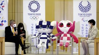 國際奧林匹克委員會(IOC)主席巴赫(Thomas Bach)16日訪問日本,與東京都知事小池百合子討論東奧主辦事宜。(美聯社)