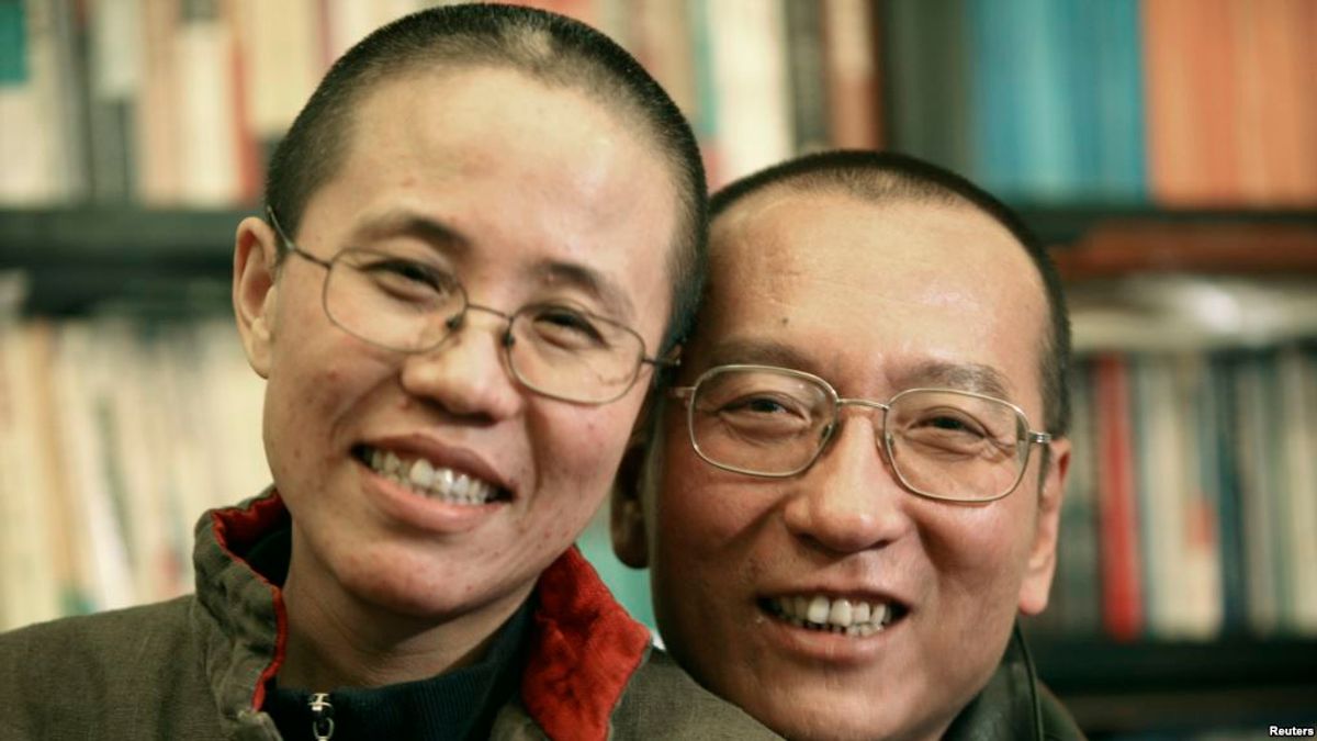 劉曉波的家人2010年10月發布的照片:劉曉波和妻子劉霞。 劉曉波的家人2010年10月發布的照片:劉曉波和妻子劉霞。