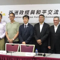亞洲政經與和平交流協會7月27日舉行「中國對台複合式施壓的新趨勢」,左起為蔡榮祥、林子立、張峻豪、沈有忠、洪耀南、鍾志東、洪浦釗。(楊騰凱攝) 亞洲政經與和平交流協會7月27日舉行「中國對台複合式施壓的新趨勢」,左起為蔡榮祥、林子立、張峻豪、沈有忠、洪耀南、鍾志東、洪浦釗。(楊騰凱攝)