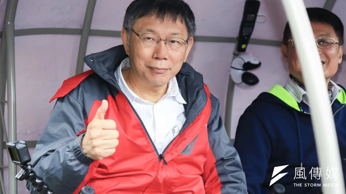 台北市長柯文哲(左)是否參選2020總統大選,朝野皆關注(簡必丞攝)