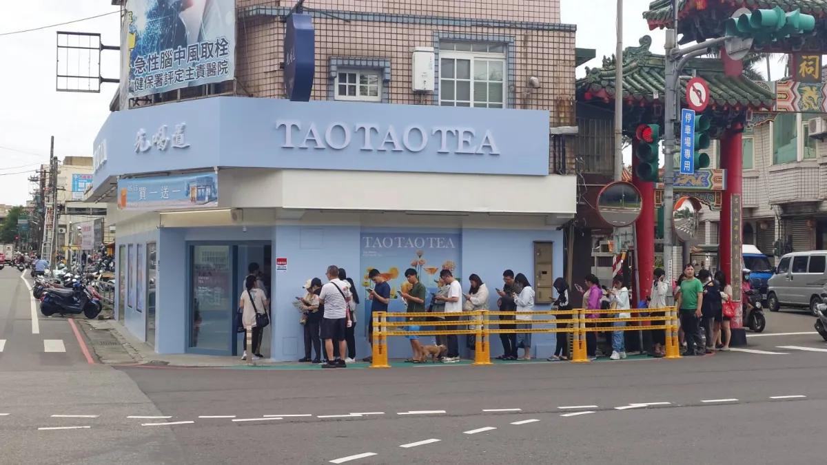 消費者分享先喝道門市排隊盛況,展現品牌高度回購率與良好口碑。(照片來源:先喝道 Facebook)