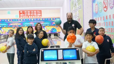 增進師生情感交流 桃園美國學校舉辦保齡球賽