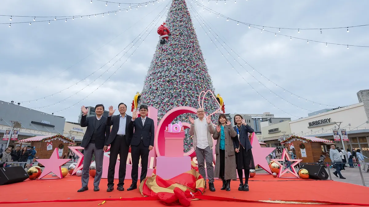 桃園市長張善政出席華泰名品城「聖誕村」宣傳記者會。(圖/桃園市政府提供) 桃園市長張善政出席華泰名品城「聖誕村」宣傳記者會。(圖/桃園市政府提供)