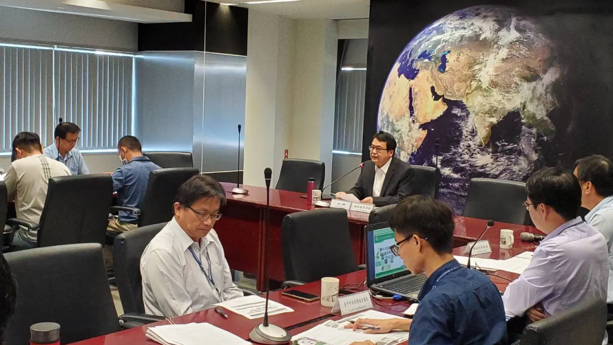 台中市府召開108年度-台中市資源化產品再利用推動小組會議,針對今年度各局處焚化再生粒料使用情形進行研議。(圖/台中市政府提供)