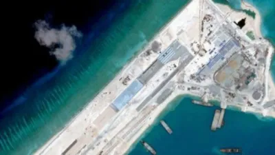 美國和澳大利亞海軍表示,將不理會中國抗議的所謂「挑釁行動」,繼續在「公海」巡航。(BBC中文網) 美國和澳大利亞海軍表示,將不理會中國抗議的所謂「挑釁行動」,繼續在「公海」巡航。(BBC中文網)