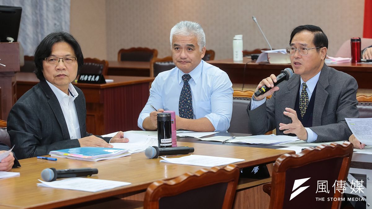 國民黨立委鄭天財7日主持立院內政委員會。(顏麟宇攝) 國民黨立委鄭天財7日主持立院內政委員會。(顏麟宇攝)