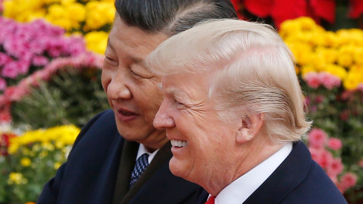 2017年11月9日、アメリカのドナルド・トランプ大統領と中国の習近平国家主席が、北京の人民大会堂で会談した。(AP通信) 2017年11月9日、アメリカのドナルド・トランプ大統領と中国の習近平国家主席が、北京の人民大会堂で会談した。(AP通信)