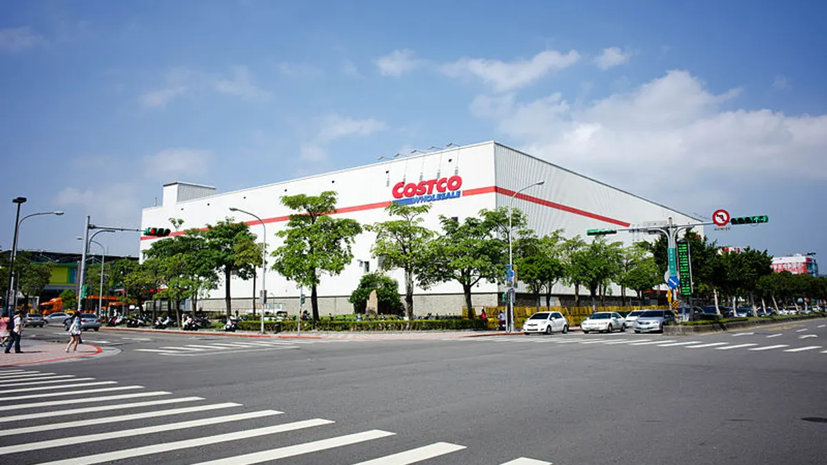 不過,你知道為何好市多要使用會員制嗎?他們難道不怕民眾不想加入?今天,就要來揭穿好市多最大的秘密!(圖片為內湖好市多/維基百科)