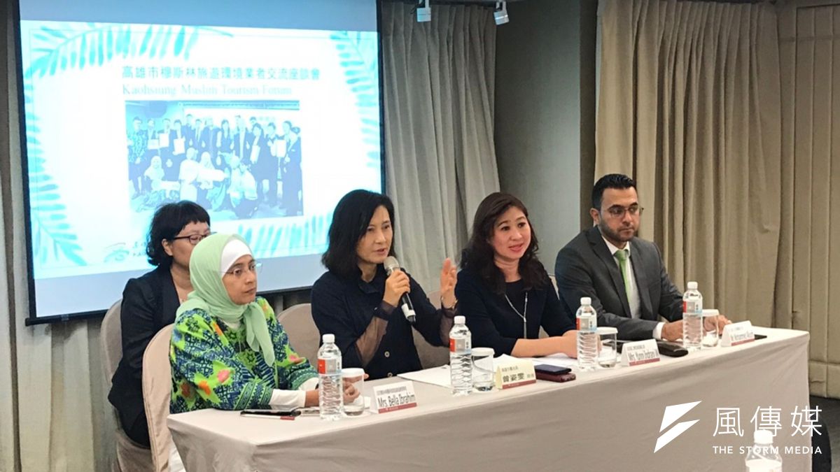 曾姿雯局長(左2)分析觀光旅遊市場,並強調將致力打造高雄成友善穆斯林的旅遊環境。(圖/徐炳文攝) 曾姿雯局長(左2)分析觀光旅遊市場,並強調將致力打造高雄成友善穆斯林的旅遊環境。(圖/徐炳文攝)