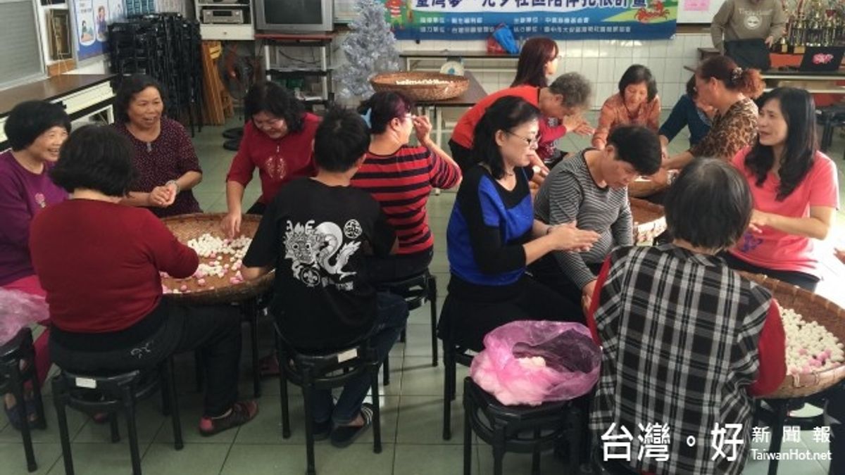 海墘社區關懷據點送暖 邀社區長輩搓煮湯圓同樂 海墘社區關懷據點送暖 邀社區長輩搓煮湯圓同樂