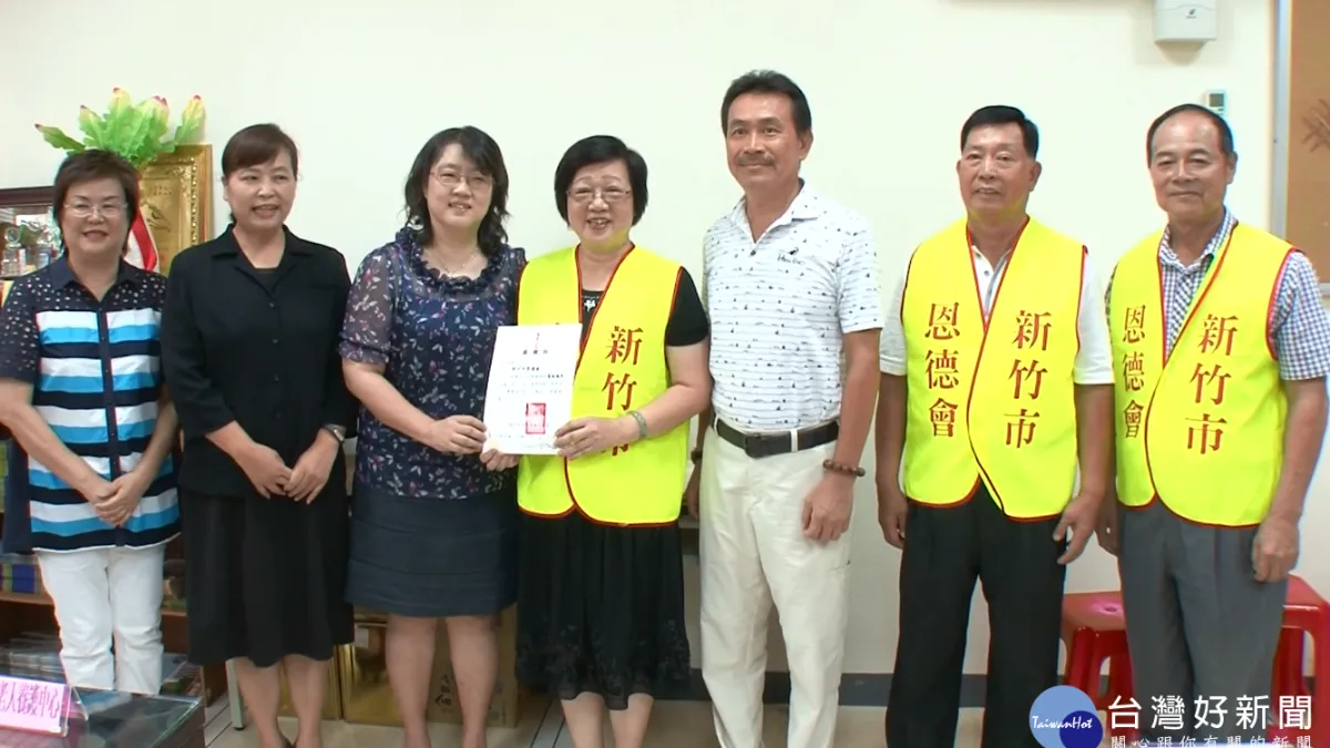 關懷弱勢鼓勵志工 企業贈10部電動機車