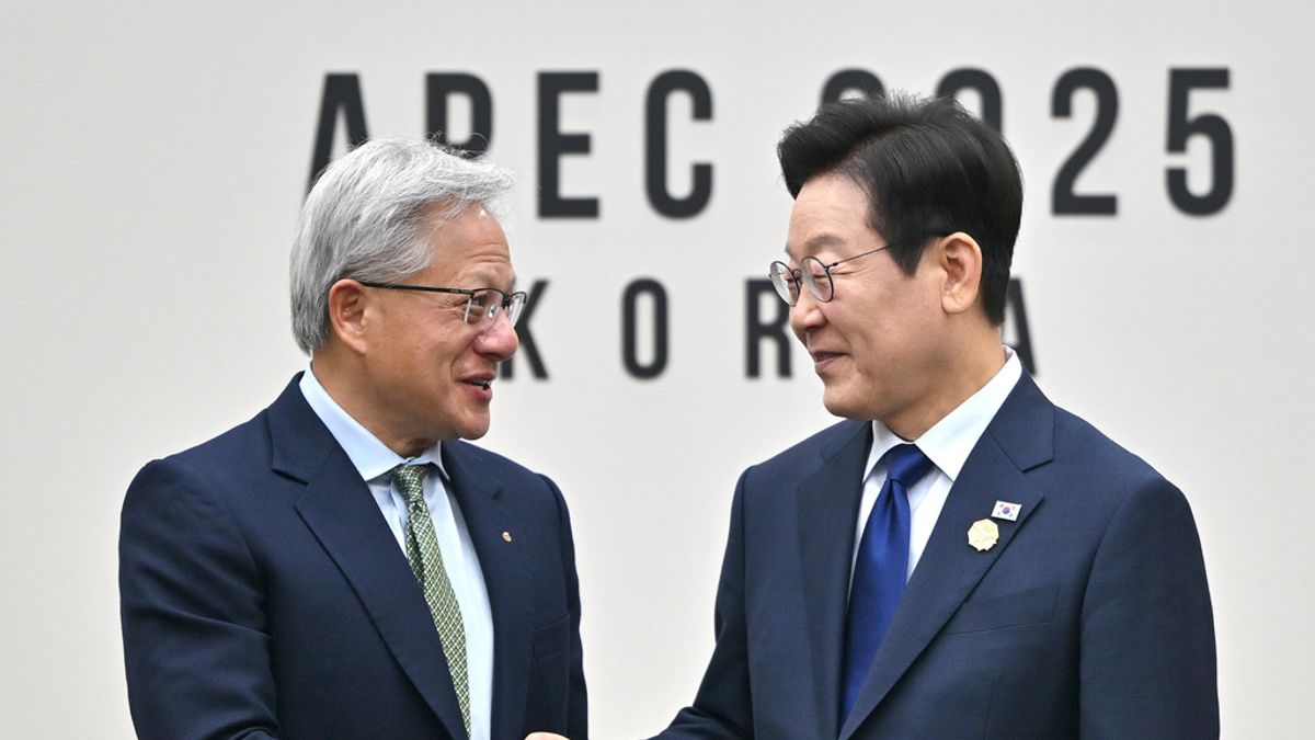 南韓積極拉攏輝達黃仁勳投資!昨晚剛與三星、現代吃完炸雞,今天由總統給出「全面支持」大承諾