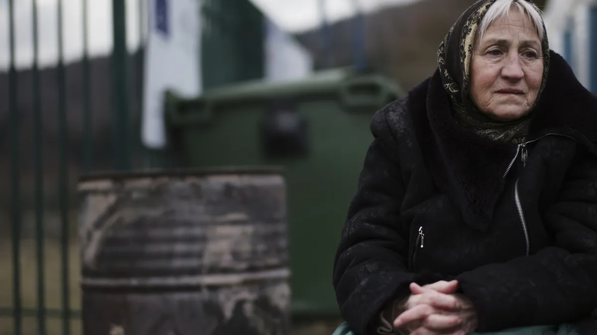 2022年3月8日,76歲的斯維特蘭娜(Svetlana)從烏克蘭敖德薩逃到波蘭(美聯社)