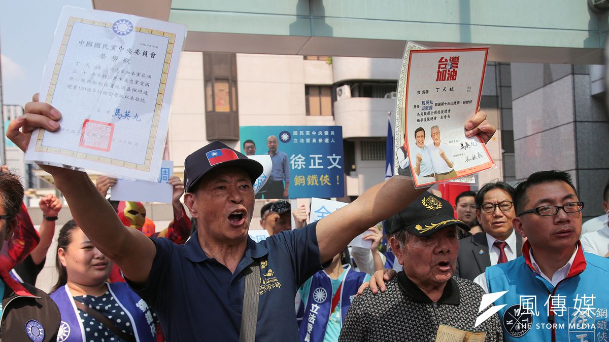 國民黨資深基層黨員到國民黨中央,訴求徵召韓國瑜參選總統。(顏麟宇攝) 國民黨資深基層黨員到國民黨中央,訴求徵召韓國瑜參選總統。(顏麟宇攝)