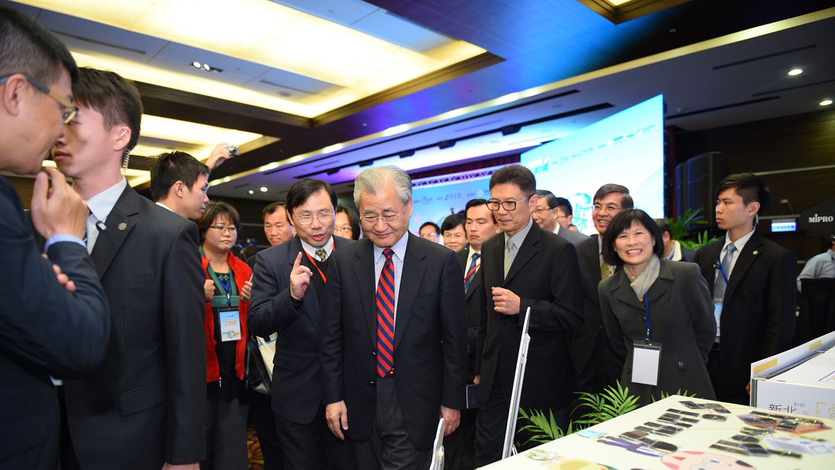 經濟部能源局12日在臺大醫院國際會議中心舉辦了104年度「縣市創意節電競賽」的表揚大會。 經濟部能源局12日在臺大醫院國際會議中心舉辦了104年度「縣市創意節電競賽」的表揚大會。