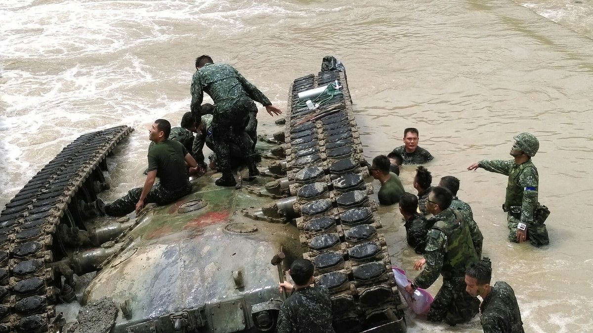 陸軍CM11戰車翻覆失事意外,造成3死。(陸軍提供) 陸軍CM11戰車翻覆失事意外,造成3死。(陸軍提供)
