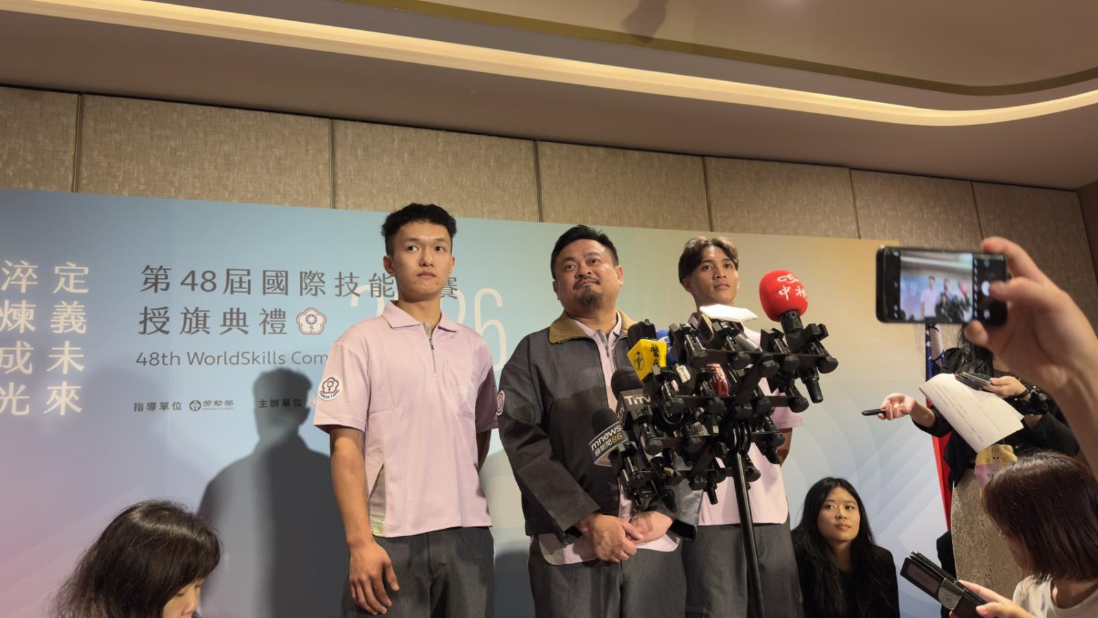 傳中共擬幫辦台胞證?洪申翰被問「會否擔心回不了台灣」笑答一句話