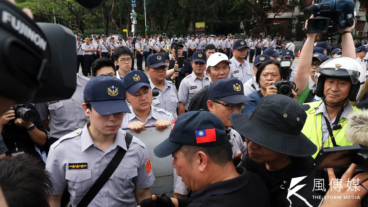 2018年年金改革草案修正,反年改團體八百壯士上午開始在立法院周邊集結。(資料照,蘇仲泓攝) 2018年年金改革草案修正,反年改團體八百壯士上午開始在立法院周邊集結。(資料照,蘇仲泓攝)