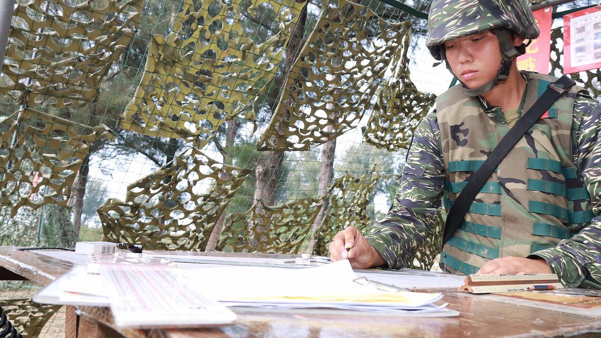 海軍陸戰隊防空警衛群何姓上兵疑因行車糾紛遭人擊斃,目前警方已循線逮2嫌。圖僅為示意。(海軍司令部臉書) 海軍陸戰隊防空警衛群何姓上兵疑因行車糾紛遭人擊斃,目前警方已循線逮2嫌。圖僅為示意。(海軍司令部臉書)