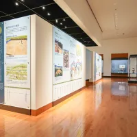 島根県立古代出雲歴史博物館がリニューアルオープンしたほか、県外不出の葛飾北斎展や石見銀山発見500年記念事業など、秋の島根で歴史と文化に触れる多彩な取り組みが本格的に始動している。(ご縁と美肌の国!しまねPR事務局提供) 島根県立古代出雲歴史博物館がリニューアルオープンしたほか、県外不出の葛飾北斎展や石見銀山発見500年記念事業など、秋の島根で歴史と文化に触れる多彩な取り組みが本格的に始動している。(ご縁と美肌の国!しまねPR事務局提供)