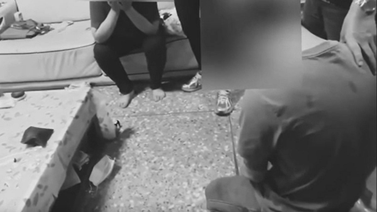 台中販毒藥頭落網,當場跪求母親原諒。(圖/取自記者爆料網) 台中販毒藥頭落網,當場跪求母親原諒。(圖/取自記者爆料網)