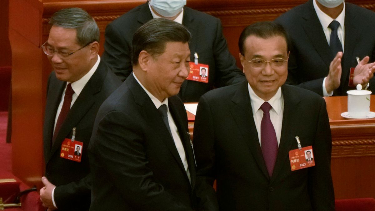 2023年3月11日,習近平與新當選的國務院總理李強(左)、即將卸任的時任總理李克強(右)。(美聯社) 2023年3月11日,習近平與新當選的國務院總理李強(左)、即將卸任的時任總理李克強(右)。(美聯社)