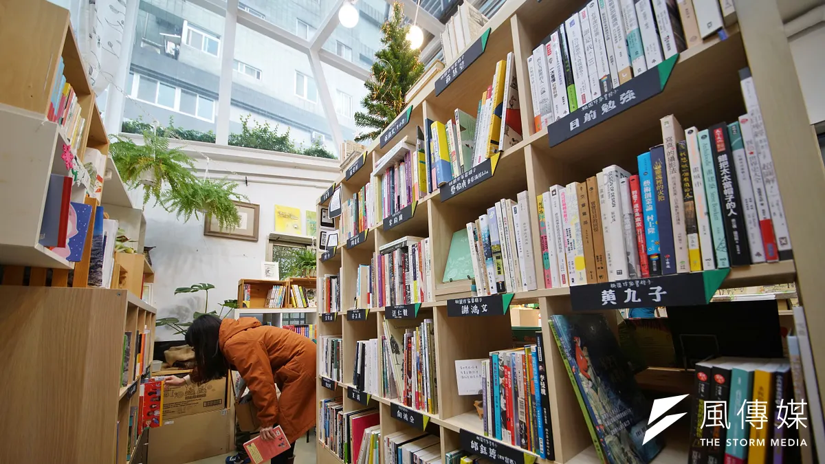 隨著網路世代及閱讀風氣下降的時代來臨,引發書店倒閉潮,而剩餘的獨立書店更是咬牙苦撐。示意圖。(盧逸峰攝) 隨著網路世代及閱讀風氣下降的時代來臨,引發書店倒閉潮,而剩餘的獨立書店更是咬牙苦撐。示意圖。(盧逸峰攝)