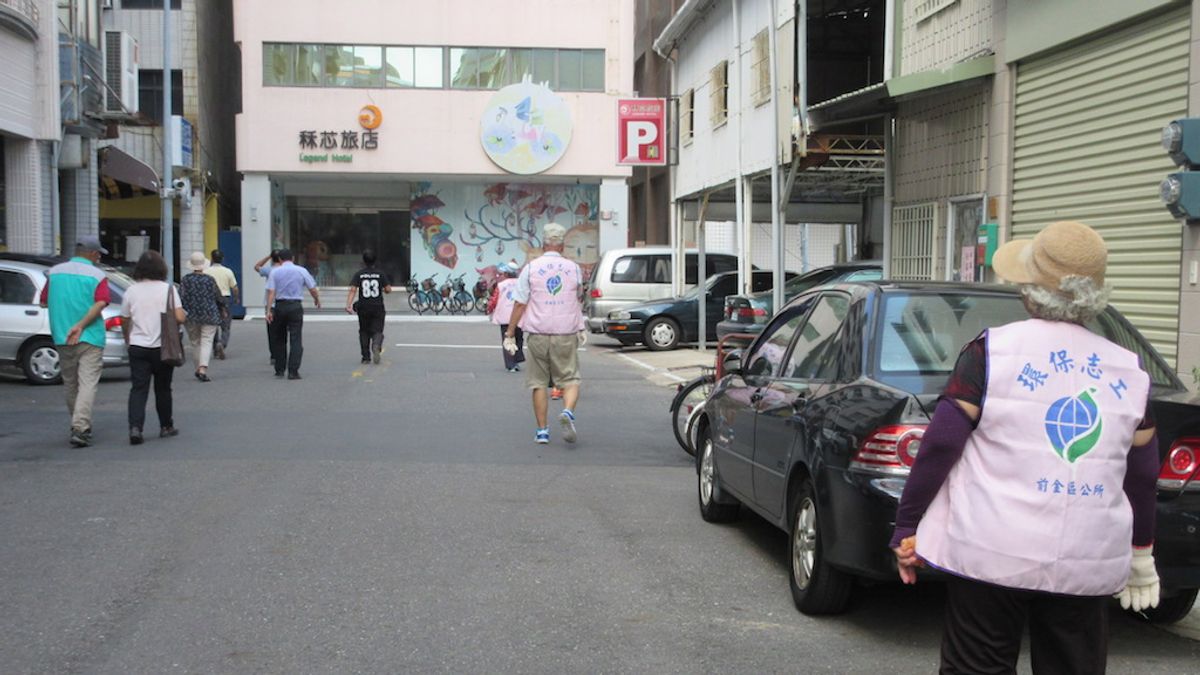 環保局辦理「環境清潔維護考核輔導及評比計畫」,針對各行政轄區內整體市容維護情形,評選出四大組優秀行政區。(圖/高雄市環保局提供) 環保局辦理「環境清潔維護考核輔導及評比計畫」,針對各行政轄區內整體市容維護情形,評選出四大組優秀行政區。(圖/高雄市環保局提供)