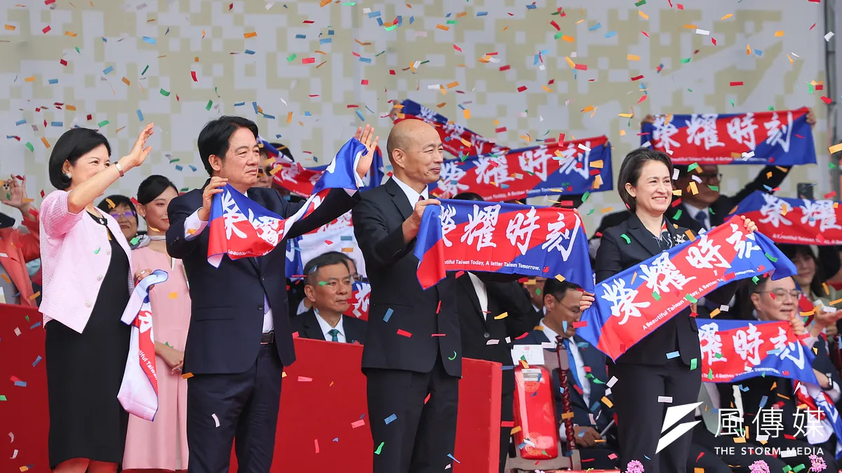 總統賴清德(左二)於國慶大會強調中華民國存在事實,兩岸互不隸屬。(顏麟宇攝) 總統賴清德(左二)於國慶大會強調中華民國存在事實,兩岸互不隸屬。(顏麟宇攝)