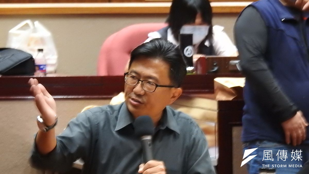 台北市長柯文哲今日前往議會國民黨團報告重大政策項目,議員吳世正(見圖)關心吃萊克多巴胺對人體是否有損害。(方炳超攝) 台北市長柯文哲今日前往議會國民黨團報告重大政策項目,議員吳世正(見圖)關心吃萊克多巴胺對人體是否有損害。(方炳超攝)