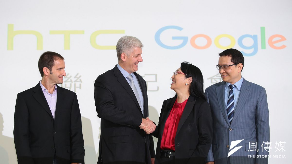 HTC日前宣布以新台幣330億元的金額,出售手機代工部門給Google,消息一出意外羨煞許多台灣科技業員工。(顏麟宇攝) HTC日前宣布以新台幣330億元的金額,出售手機代工部門給Google,消息一出意外羨煞許多台灣科技業員工。(顏麟宇攝)