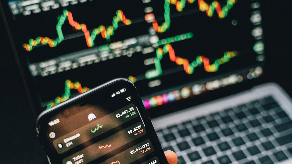 輝達財報前夕逼出台股底氣!外資狂砍0050「提前卡位」?理財作家揭散戶最常忽略真相