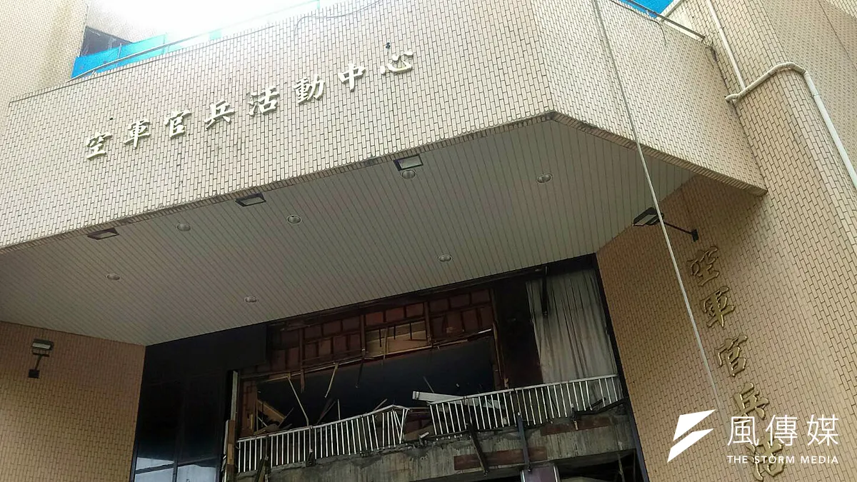 「空軍官兵活動中心」在產權移交後,國有財產署日前向北市府完成申請拆除執照,已於本月中旬正式進行拆除工作,相關作業將進行到8月中。(蘇仲泓攝) 「空軍官兵活動中心」在產權移交後,國有財產署日前向北市府完成申請拆除執照,已於本月中旬正式進行拆除工作,相關作業將進行到8月中。(蘇仲泓攝)