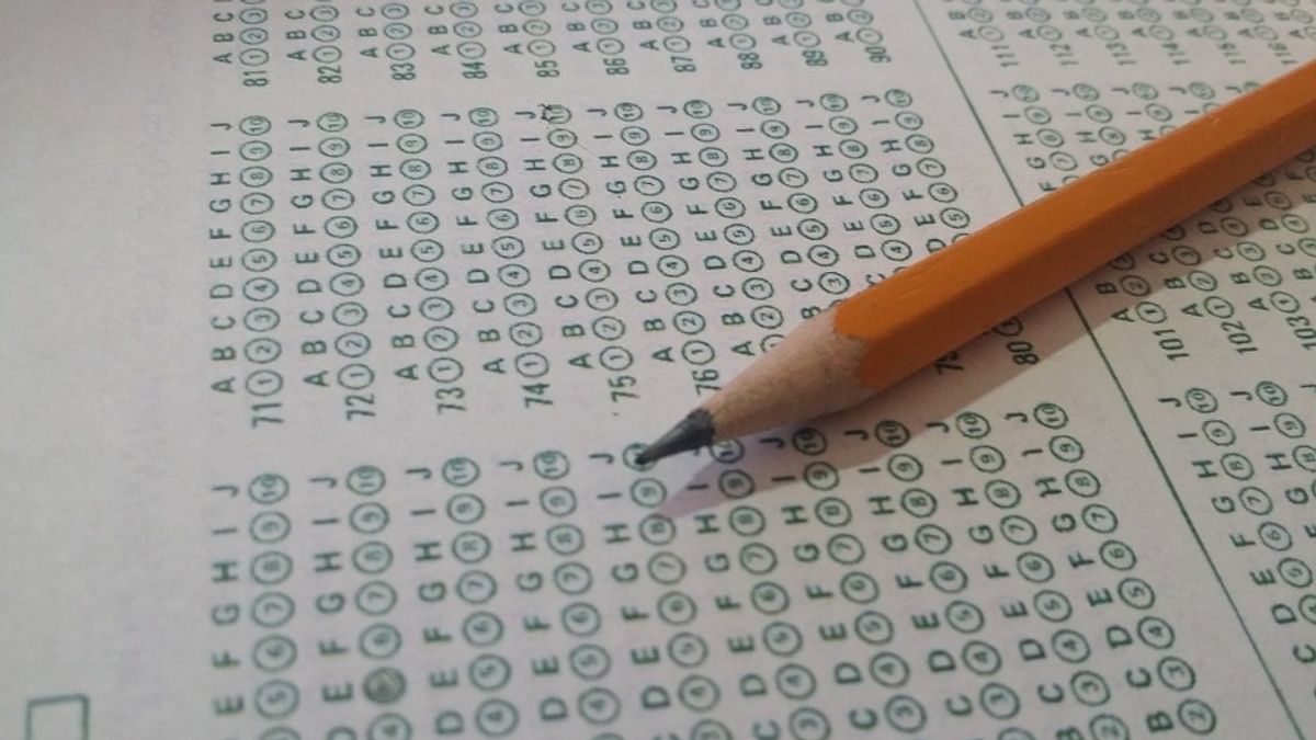 監考老師狀況外創首例 學測出現考生攜出試題本事件 監考老師狀況外創首例 學測出現考生攜出試題本事件