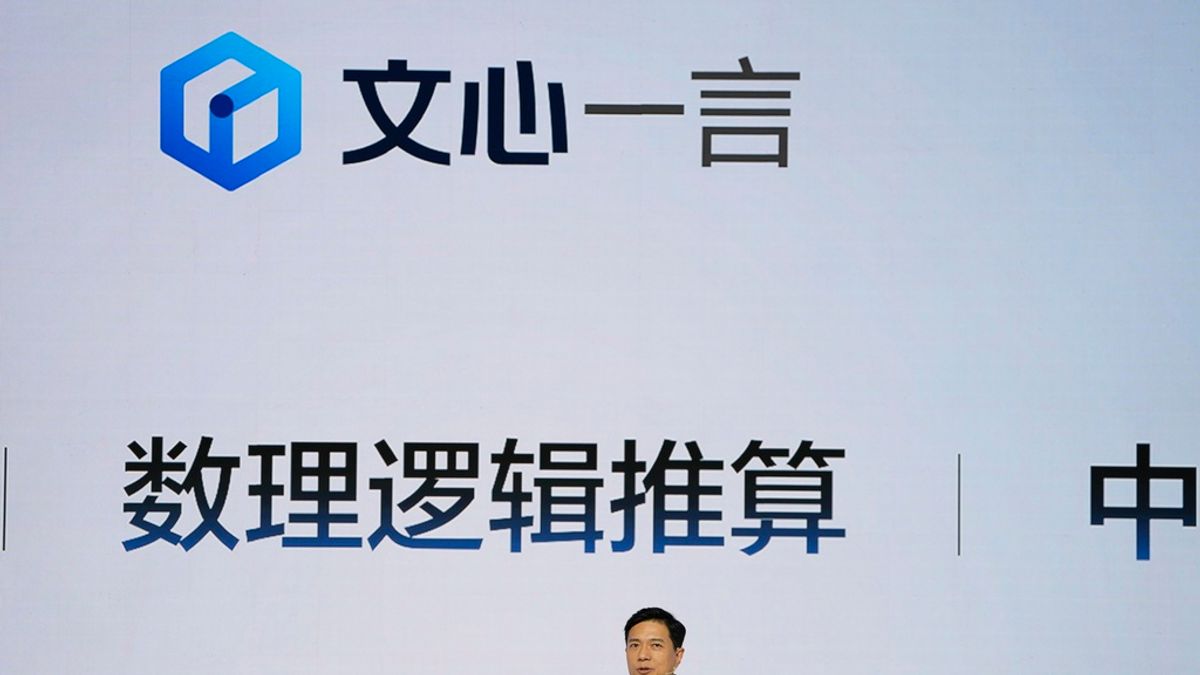 2023年3月16日,百度創辦人、董事長兼首席執行官李彥宏演示「文心一言」的能力。(美聯社) 2023年3月16日,百度創辦人、董事長兼首席執行官李彥宏演示「文心一言」的能力。(美聯社)