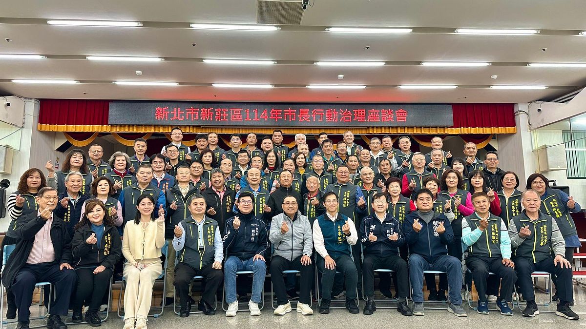 會後市長侯友宜與議員、里長們合影留念。(圖/新北市民政局提供) 會後市長侯友宜與議員、里長們合影留念。(圖/新北市民政局提供)