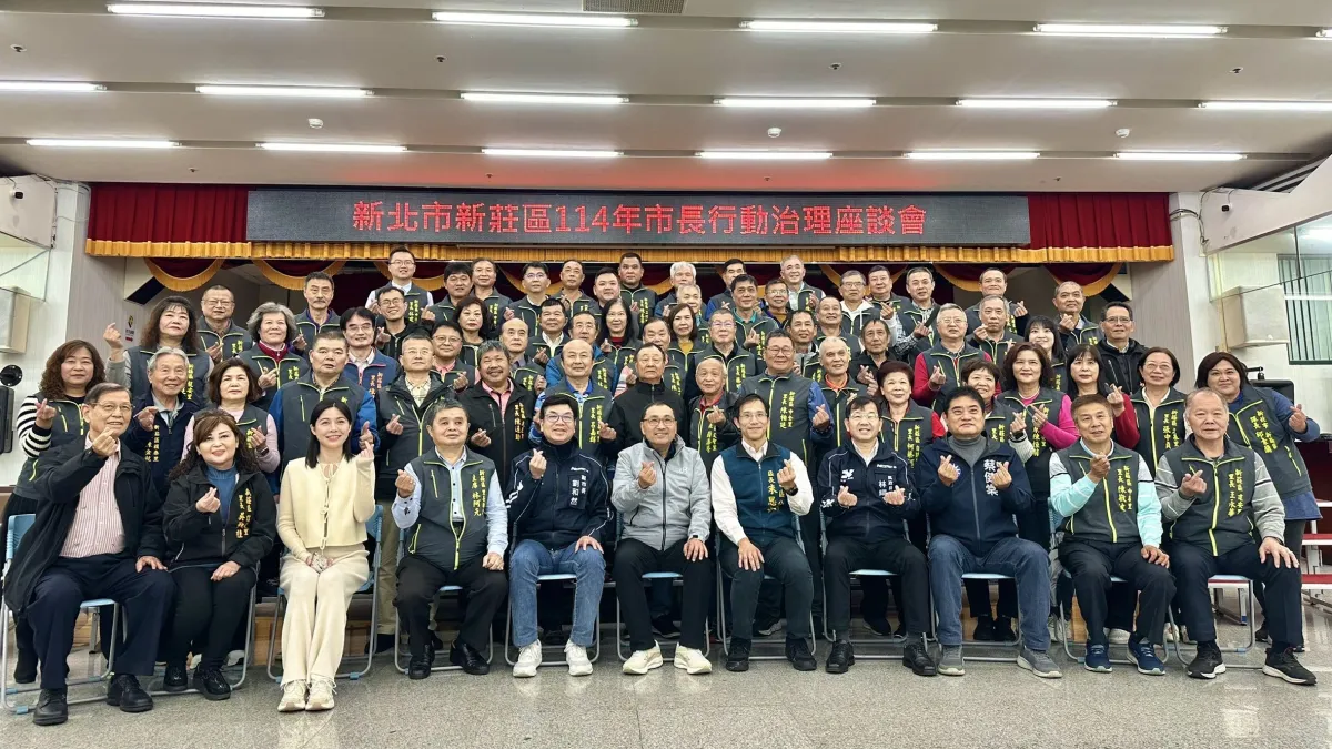 會後市長侯友宜與議員、里長們合影留念。(圖/新北市民政局提供)