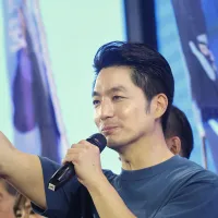 蒋万安台北市長は8日、松山空港の移転を推進すると発表し、空港および周辺の300ヘクタールをAI産業区、住宅、公園として開発する構想を明らかにした。(柯承恵撮影) 蒋万安台北市長は8日、松山空港の移転を推進すると発表し、空港および周辺の300ヘクタールをAI産業区、住宅、公園として開発する構想を明らかにした。(柯承恵撮影)