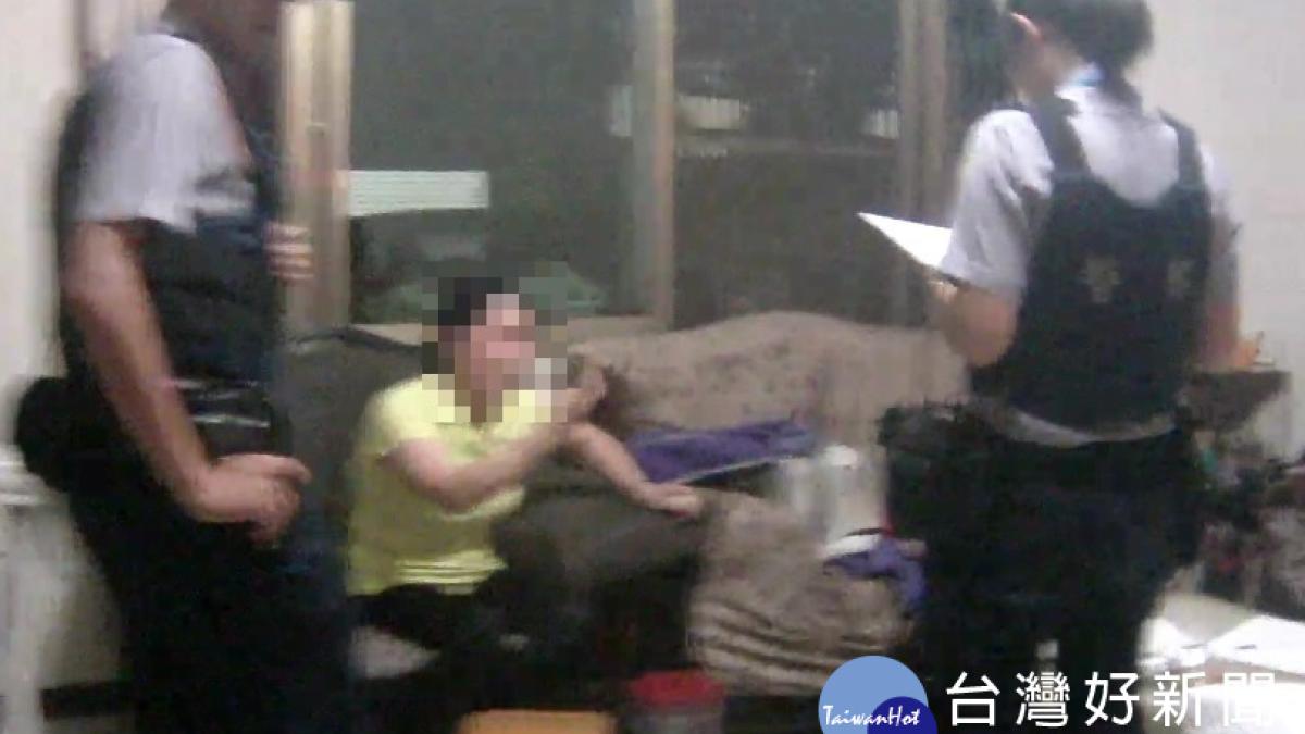 婦人心情低落欲輕生 警與社工勸阻陪伴度難關 婦人心情低落欲輕生 警與社工勸阻陪伴度難關