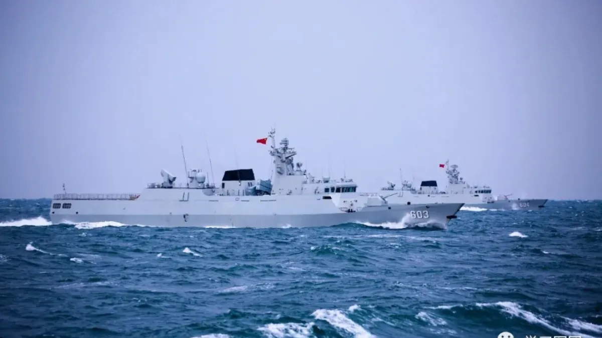 中國海軍的定州艦(舷號603)、牡丹江艦(舷號604)正在巡弋南海。(中國軍網)
