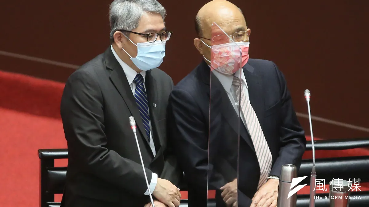 行政院長蘇貞昌(右)、内政部代理部長花敬群(左)。(資料照,柯承惠攝)