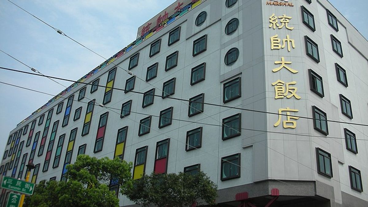 挺過311,屹立40幾年的統帥大飯店這次地震垮了,對花蓮人來說,看到統帥大飯店,代表著就快到家了,只是如今已成歷史。(圖/Foxy Who \(^∀^)/@wikimedia commons) 挺過311,屹立40幾年的統帥大飯店這次地震垮了,對花蓮人來說,看到統帥大飯店,代表著就快到家了,只是如今已成歷史。(圖/Foxy Who \(^∀^)/@wikimedia commons)