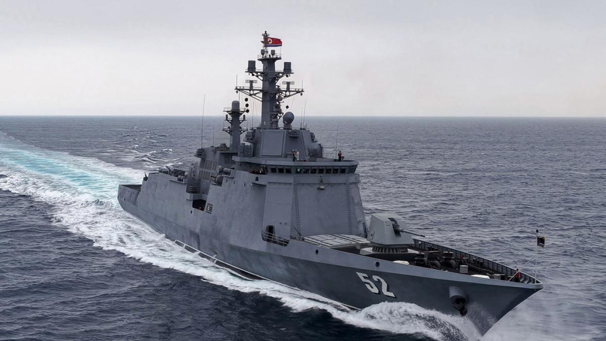 洗刷下水失敗恥辱!金正恩視察新驅逐艦「姜健號」,宣告北韓要打造萬噸戰艦